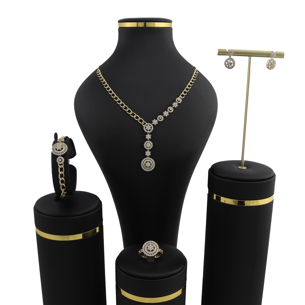 طقم ذهب  عيار 18 وزن 26.1 جرام عقد واسوارة وحلق وخاتم من شذور الذهب