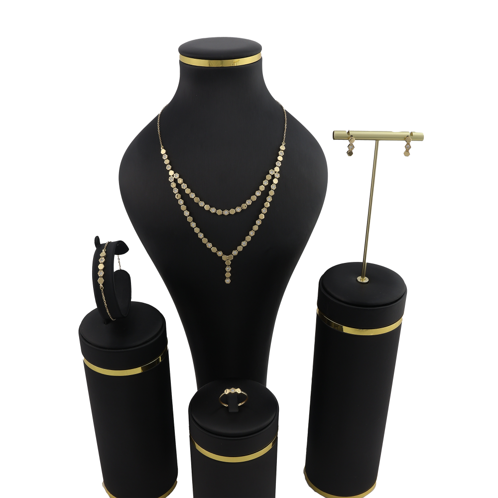 طقم ذهب كامل عيار18 وزن 20.5 جرام عقد واسوارة وحلق وخاتم من شذور الذهب