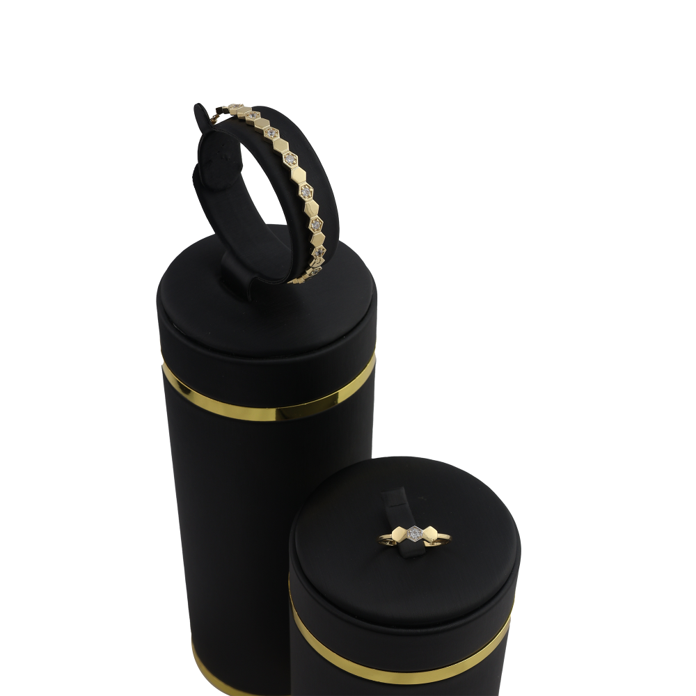 طقم خلايا النحل اسوارة وخاتم عيار 18 وزن 11.6 جرام شذور الذهب