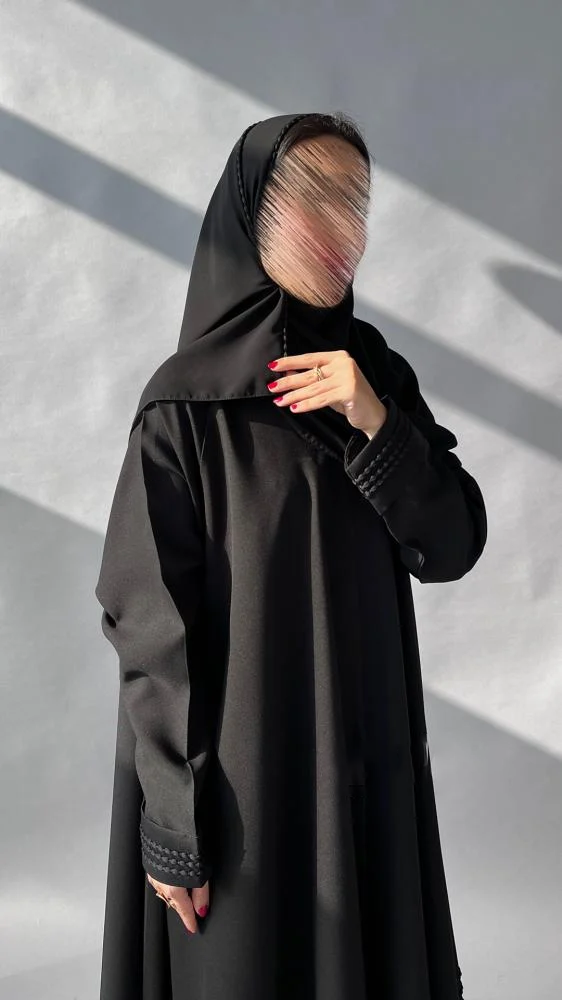 عبايه سوداء كلوش أنيقة بقصة واسعة مريحة