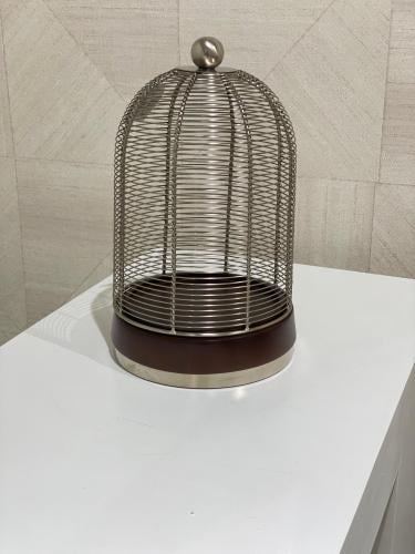 حامل كيك وحلويات بغطاء ليزلي -32×18×18سم