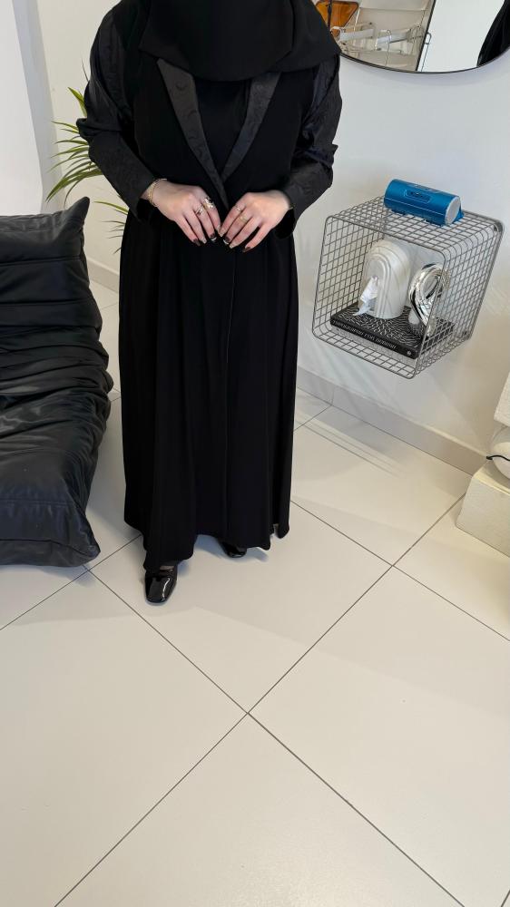 عبايات سوداء شيك هني