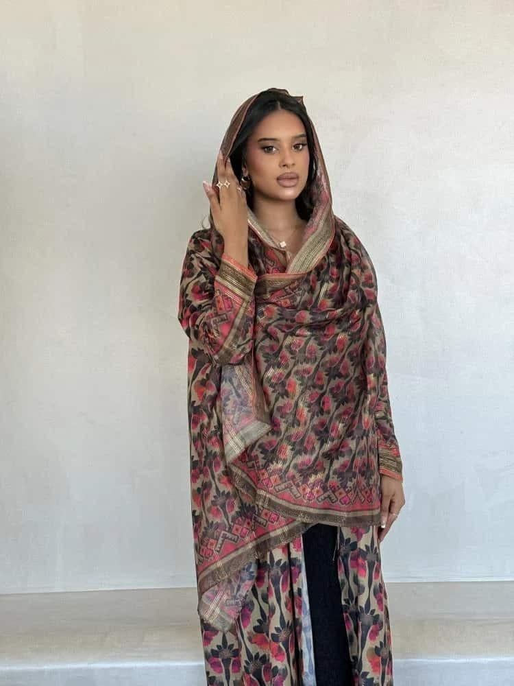 العبايات الملونة