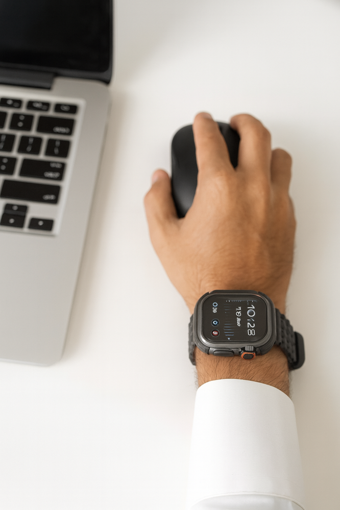 ساعة ذكية بتصميم رياضي