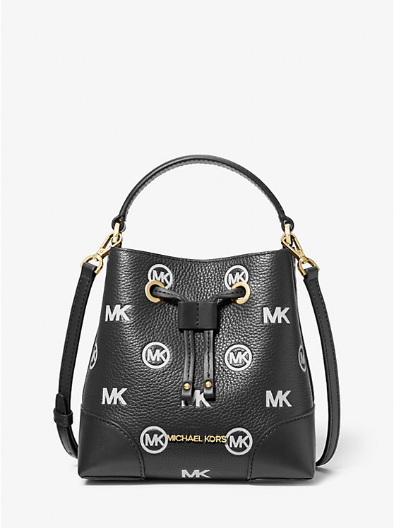 Small Mercer bucket bag from Michael Kors Moon Outlet