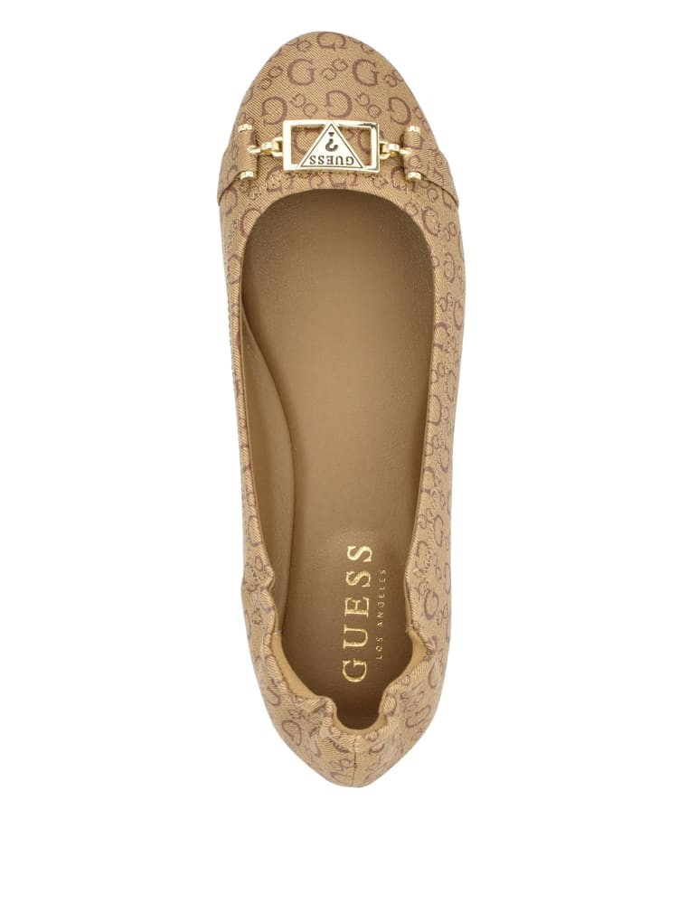 Guess flat shoes deals