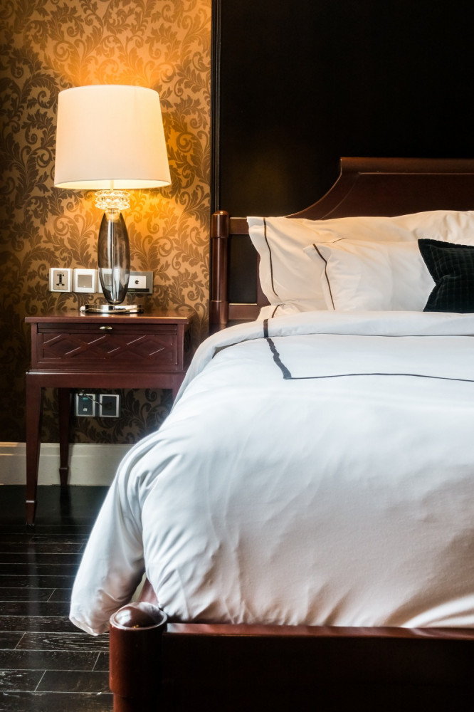 لماذا نشعر بالراحة في غرف الفنادق أكثر من المنزل؟