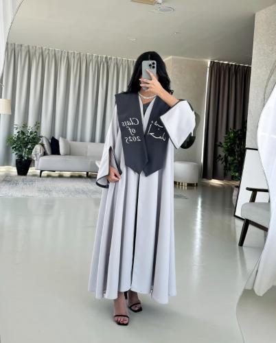 عبايات تخرج 2025