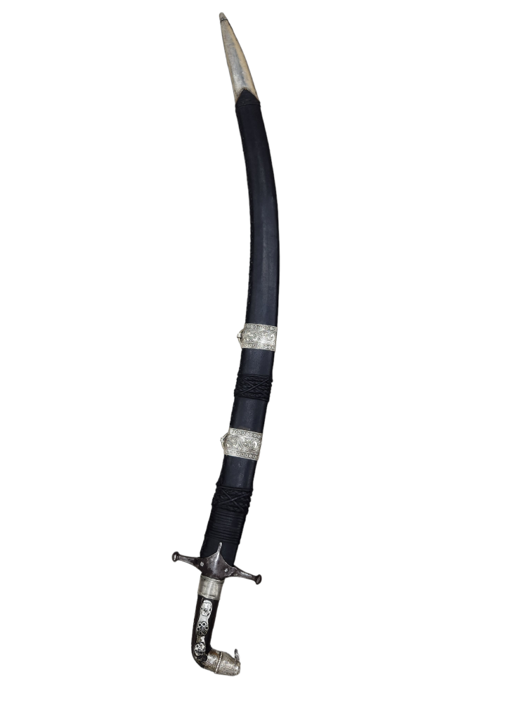 سيف قديم ونادر المقبض مصنوع من قرن وحيد القرن