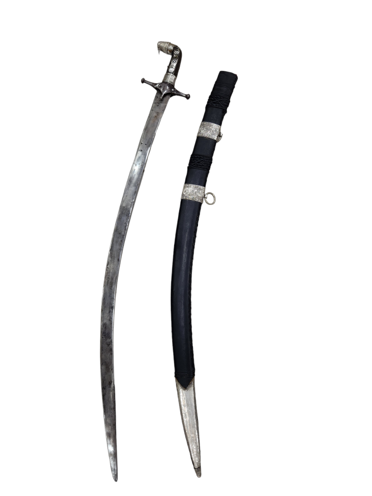 سيف قديم ونادر المقبض مصنوع من قرن وحيد القرن