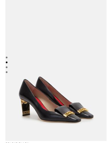 carolina herrera pump