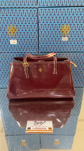 شنطة صغيرة عنابي لامع 8040