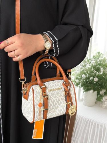 شنطة صغيرة ابيض /بني 17000