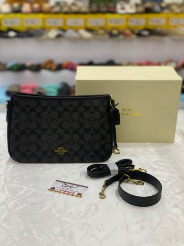 شنطة وسط اسود 17026