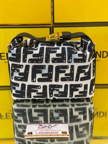 شنطة صغيرة ابيض/اسود 8005