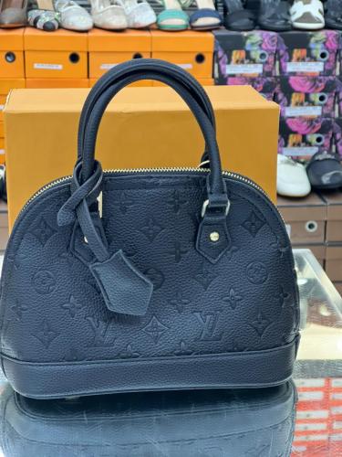 شنطة حجم وسط اسود 6886