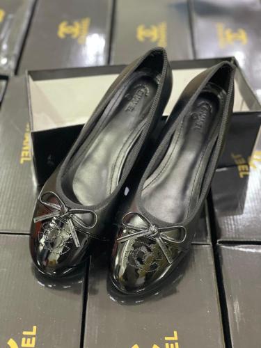 شوز اسود لامع 8047