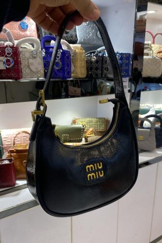 شنطة صغيرة اسود لامع 170149