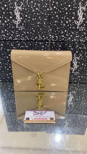 شنطة صغيرة بيج لامع 1375