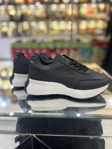 شوز اسود /ابيض موديل 667