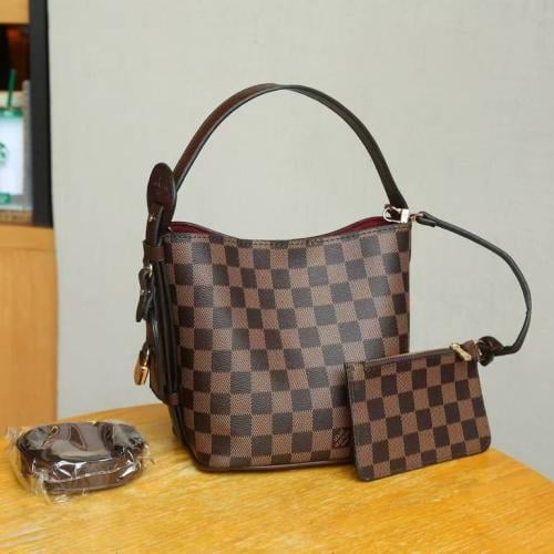 شنطة وسط بني 170119