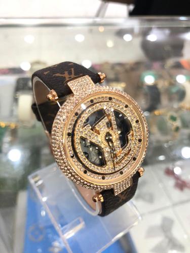 ساعة نسائية موديل 842