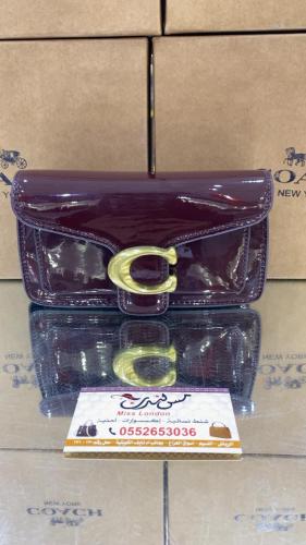 شنطة صغيرة عنابي لامع سادة 8009