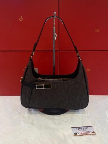 شنطة صغيرة بني غامق 8050