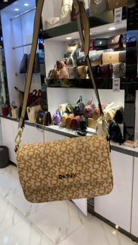 شنطة وسط بيج 17050