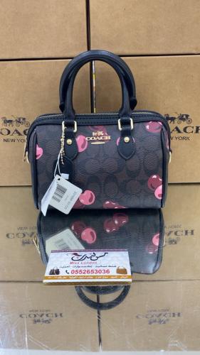 شنطة صغيرة اسود /بينك 7082