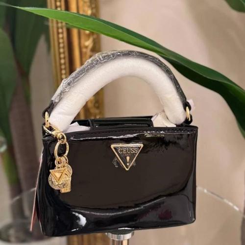 شنطة صغيرة اسود لامع 16750