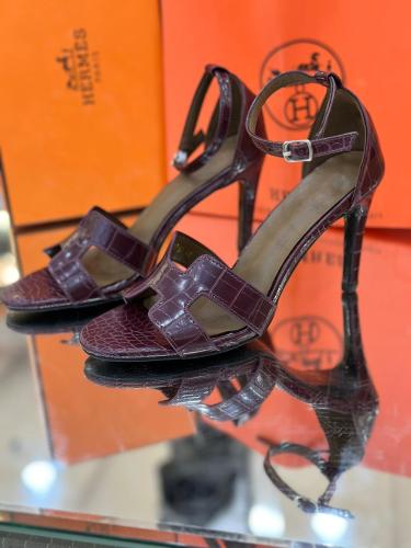 كعب عنابي موديل 619