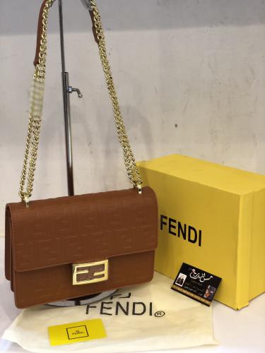 شنطة وسط بني 1044