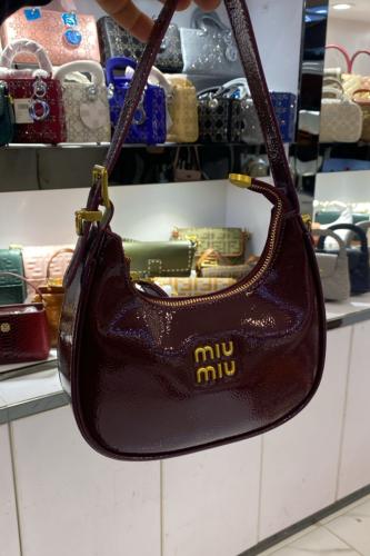 شنطة صغيرة عنابي لامع 170153