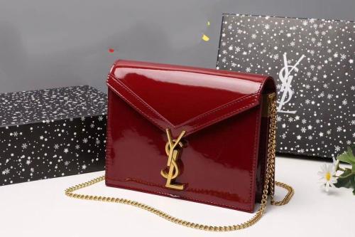 شنطة صغيرة عنابي لامع 7060