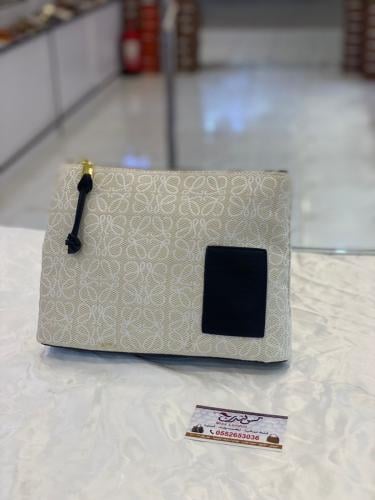 شنطة صغيرة ابيض /اسود 8053