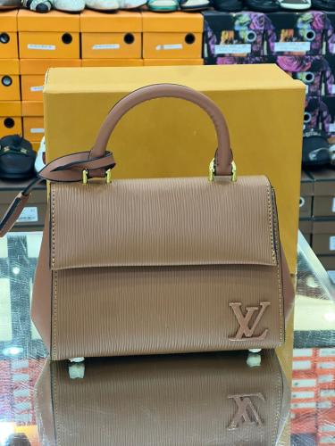 شنطة حجم صغير بني 6882