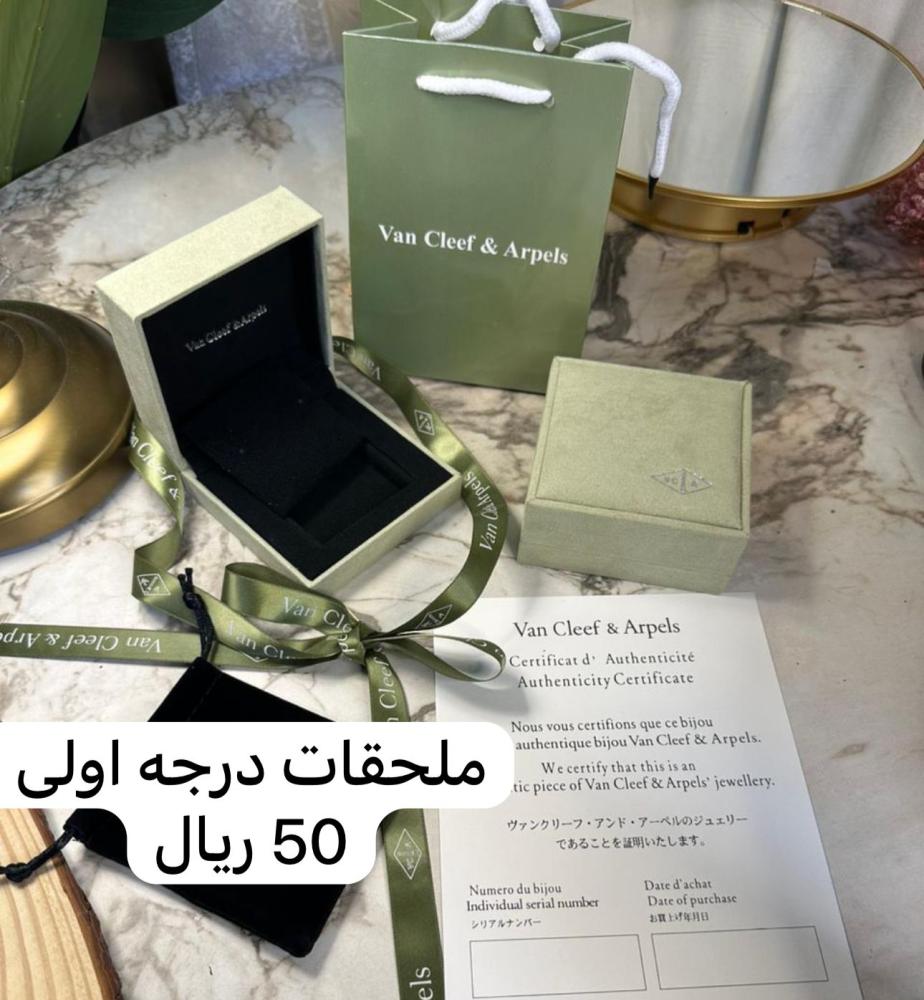 حلق فاين كليف ذهبي