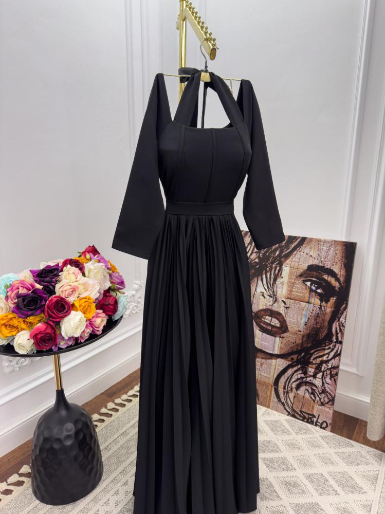 فستان انيق اللون اسود