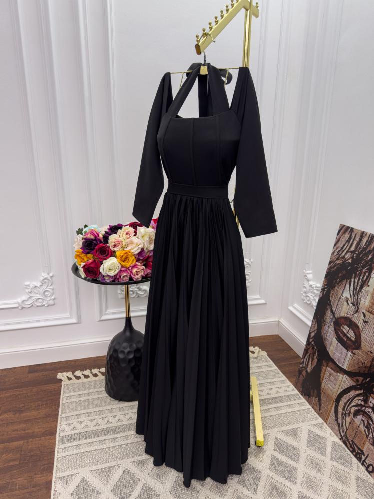 فستان انيق اللون اسود