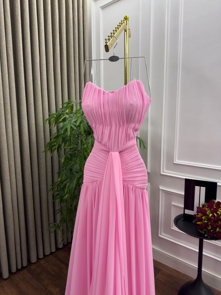 فستان وردي فخم