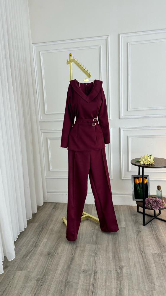 بدلة العيد برغندي