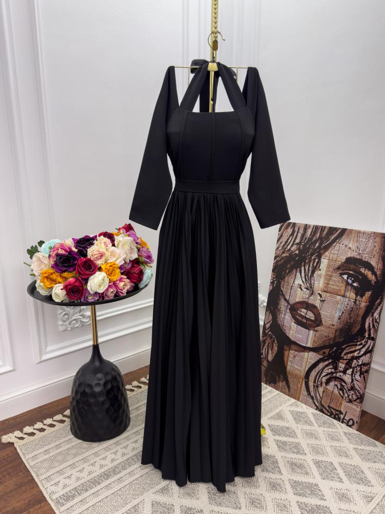 فستان انيق اللون اسود