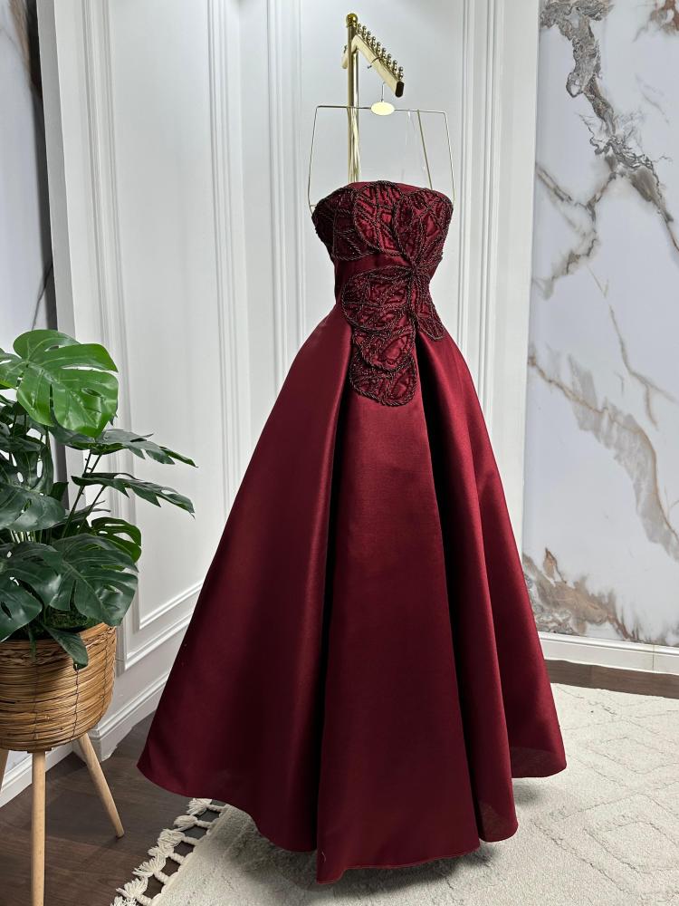 فستان دم الغزاله مرصع بالخرز