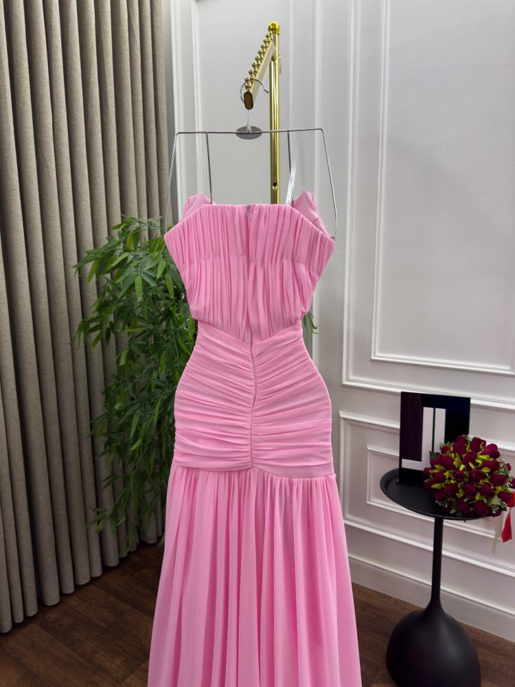 فستان وردي فخم