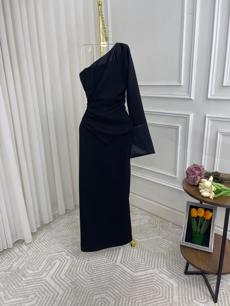 فستان اسود انيق