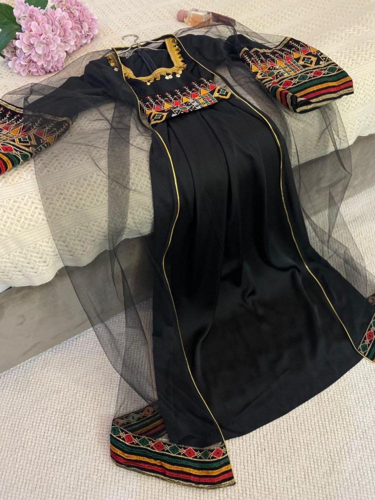 جلابية يوم التاسيس بلونين اسود - عودي