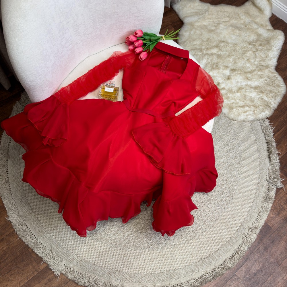 توفر فستان العيد الجديد بلونين اسود و احمر