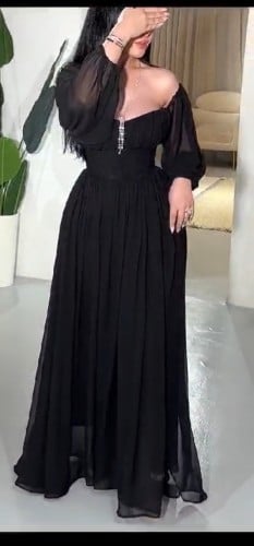 فستان اسود ناعم