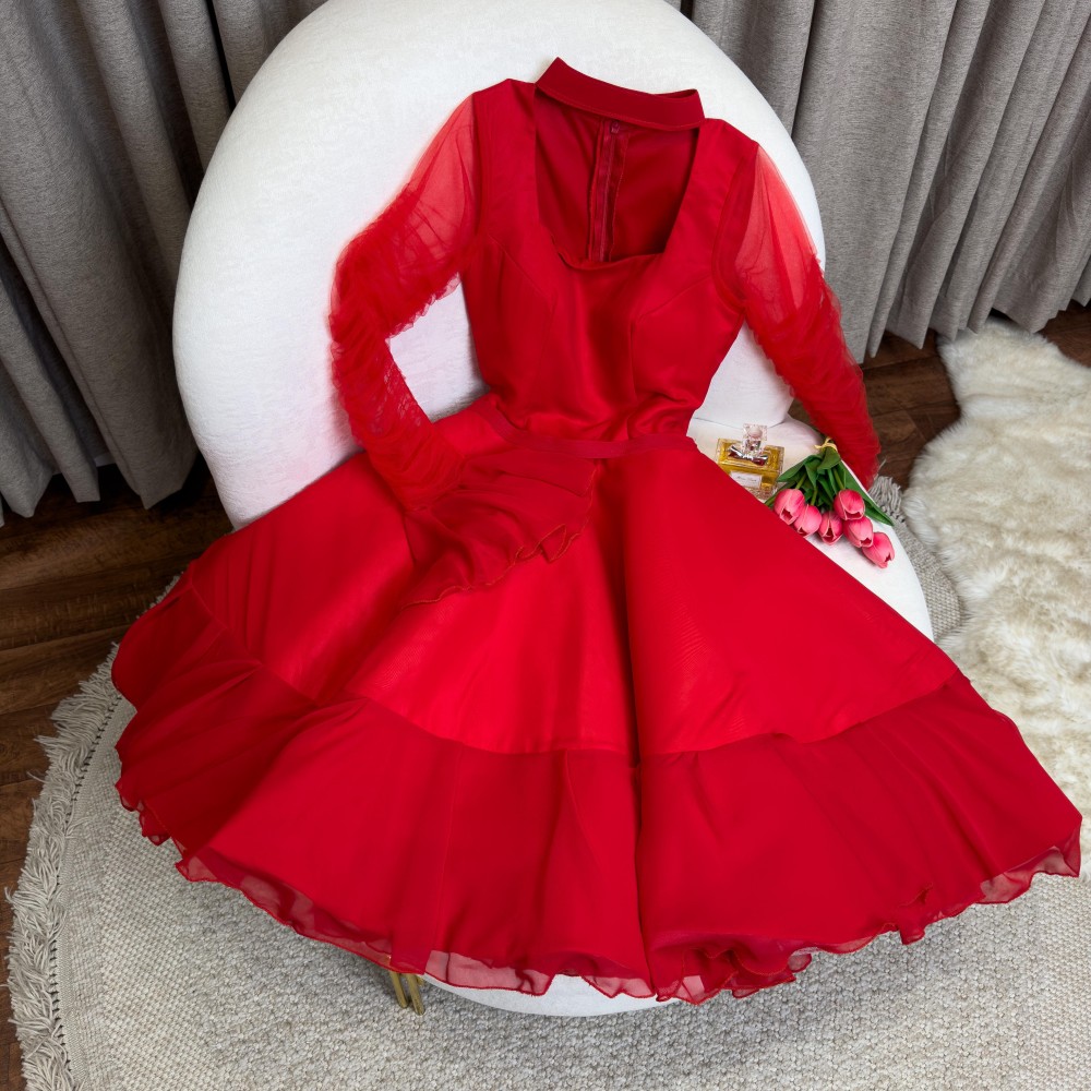 توفر فستان العيد الجديد بلونين اسود و احمر